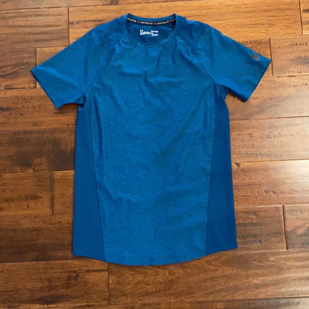 Like new! Under Amour athletic shirt, fitted - Picture 1 of 7